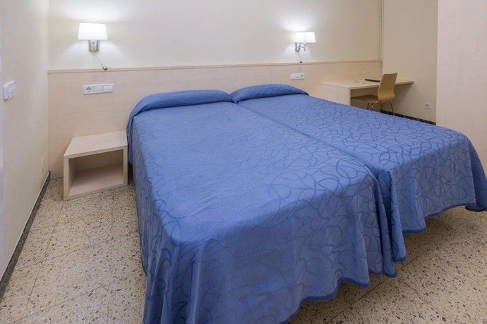 Imagen de la habitación del Hostal Solimar. Foto 4