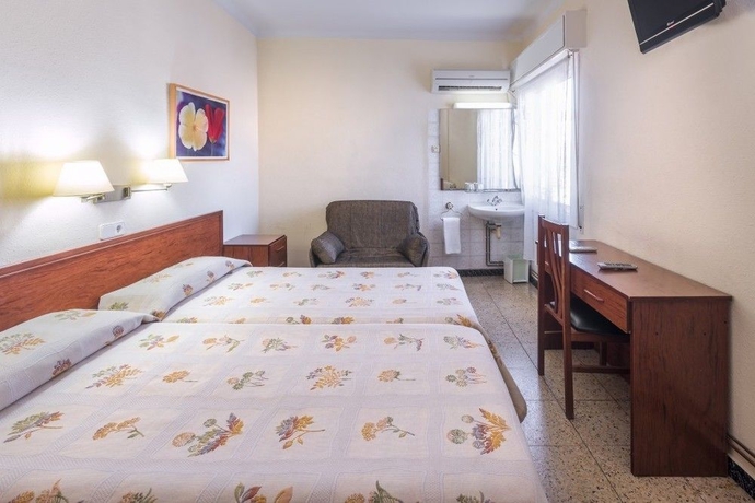 Imagen de la habitación del Hostal Solimar. Foto 7