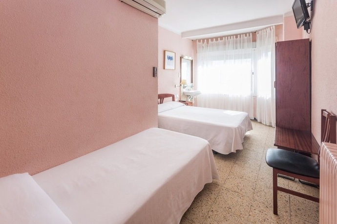 Imagen de la habitación del Hostal Solimar. Foto 8