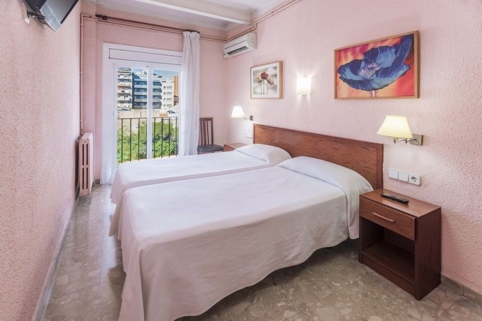 Imagen de la habitación del Hostal Solimar. Foto 10