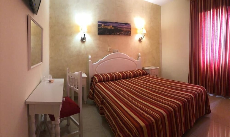 Imagen de la habitación del Hostal Sonia, Granada. Foto 5