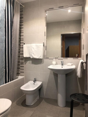 Imagen de la habitación del Hostal Sonia, Granada. Foto 17