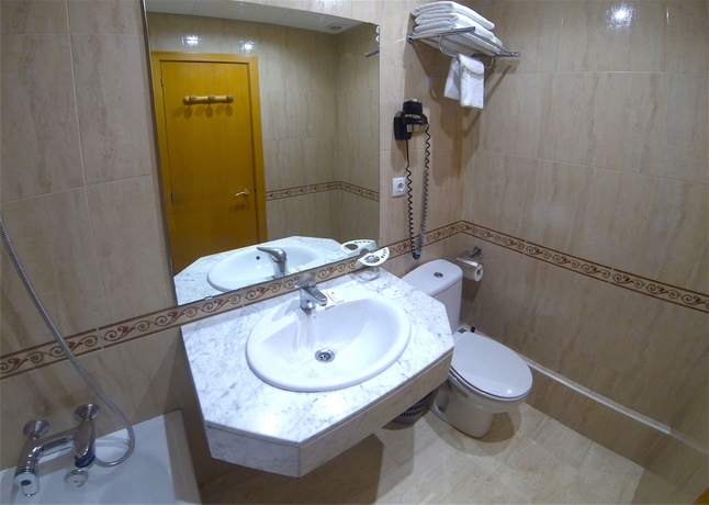 Imagen de la habitación del Hostal Standbyme Ramblas. Foto 3