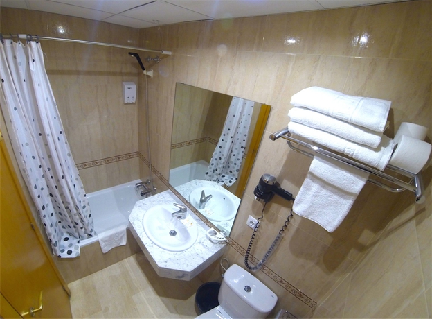 Imagen de la habitación del Hostal Standbyme Ramblas. Foto 4