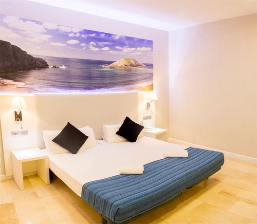 Imagen de la habitación del Hostal Standbyme Ramblas. Foto 7