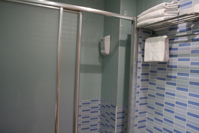 Imagen de la habitación del Hostal Standbyme Ramblas. Foto 9