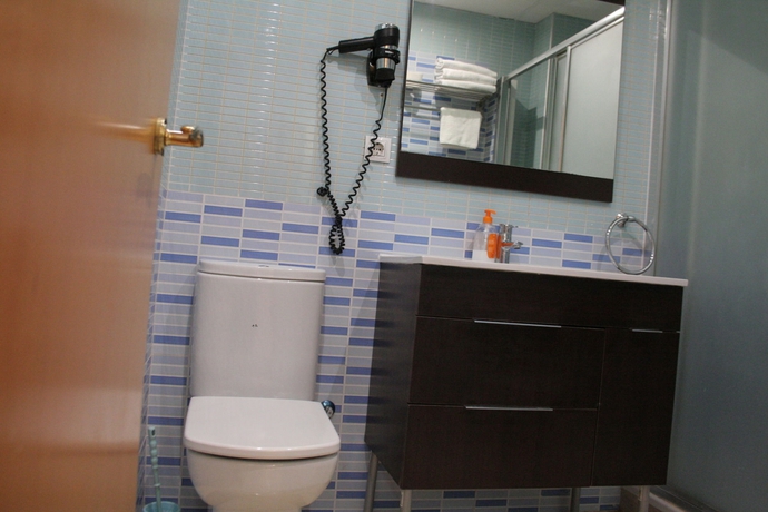 Imagen de la habitación del Hostal Standbyme Ramblas. Foto 10