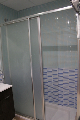 Imagen de la habitación del Hostal Standbyme Ramblas. Foto 13