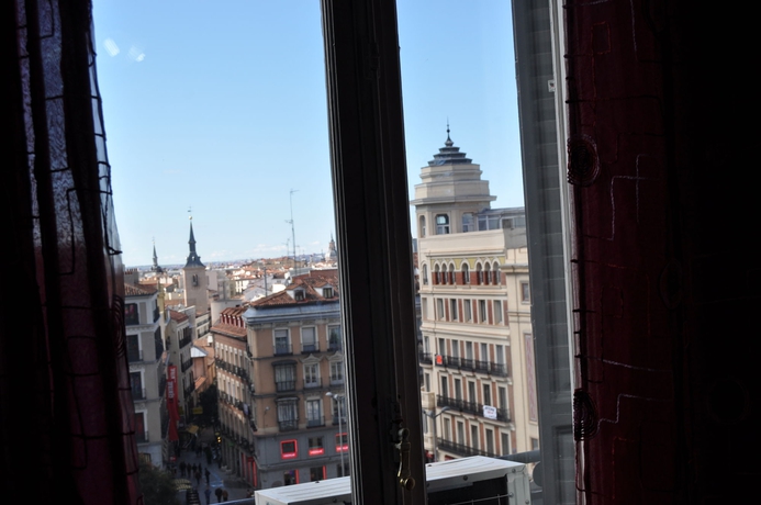 Imagen de la habitación del Hostal Stella, Centro de Madrid. Foto 5