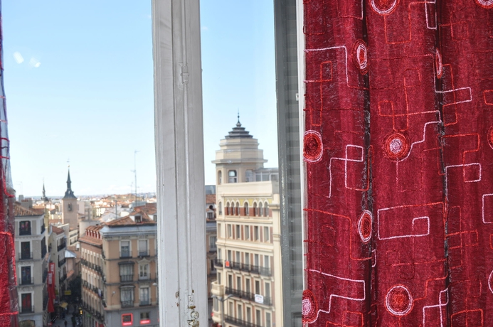 Imagen de la habitación del Hostal Stella, Centro de Madrid. Foto 6