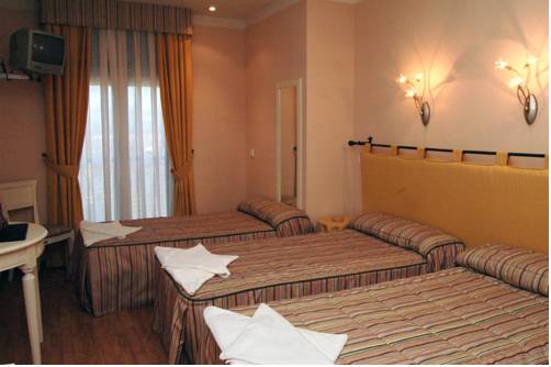 Imagen de la habitación del Hostal Stop, Cantalejo. Foto 5