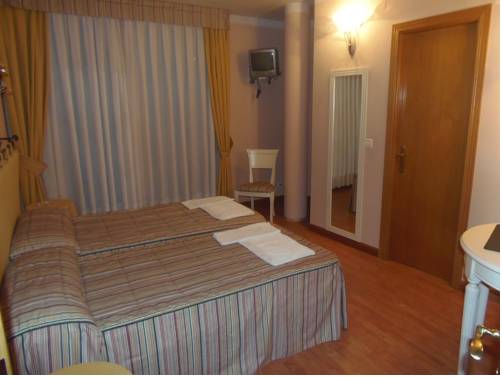 Imagen de la habitación del Hostal Stop, Cantalejo. Foto 13