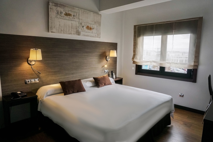 Imagen de la habitación del Hostal Suites A Coruña. Foto 4