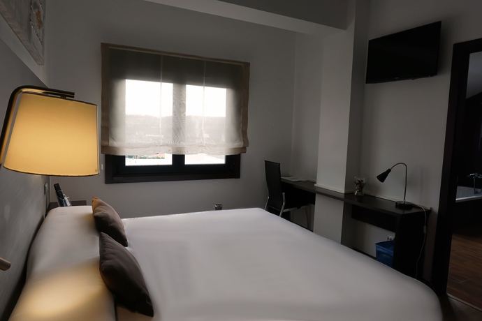 Imagen de la habitación del Hostal Suites A Coruña. Foto 5