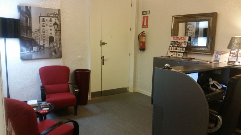 Imagen de los interiores del Hostal Suites You Gran V&iacute;a. Foto 15