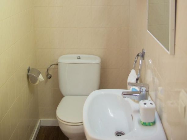 Imagen de la habitación del Hostal Sunset Ibiza. Foto 11