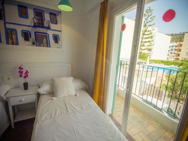 Imagen de la habitación del Hostal Sunset Ibiza. Foto 12