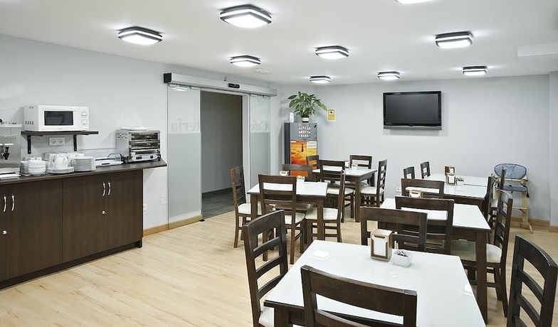 Imagen del bar/restaurante del Hostal T4. Foto 6