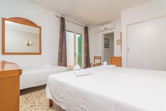 Imagen de la habitación del Hostal Talamanca, Cala d'Or. Foto 5