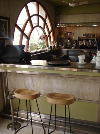 Imagen del bar/restaurante del Hostal Talamanca, Playa de Talamanca. Foto 2