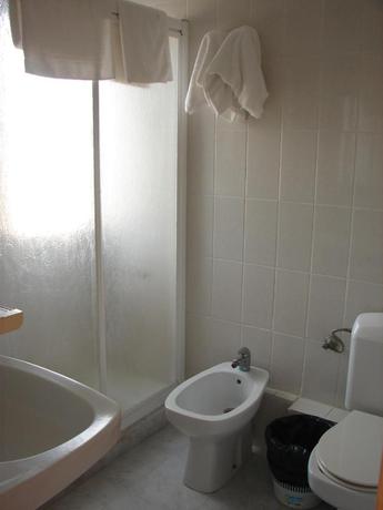 Imagen de la habitación del Hostal Talamanca, Playa de Talamanca. Foto 8