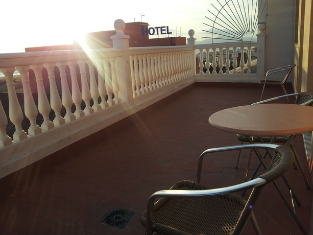 Imagen de los exteriores del Hostal Tarik, Tarifa. Foto 6