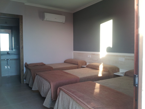 Imagen de la habitación del Hostal Tarik, Tarifa. Foto 4