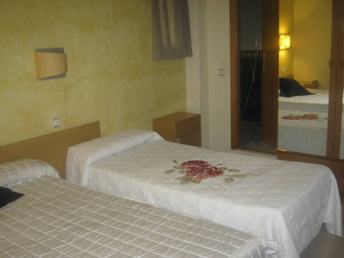 Imagen de la habitación del Hostal Tarrés. Foto 9