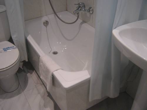 Imagen de la habitación del Hostal Tarrés. Foto 12