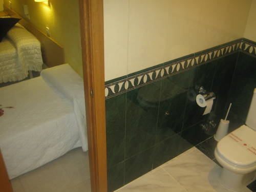 Imagen de la habitación del Hostal Tarrés. Foto 16