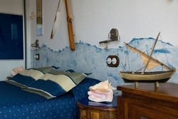 Imagen de la habitación del Hostal Temático El Peñón. Foto 13