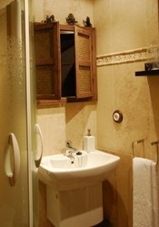 Imagen de la habitación del Hostal Temático El Peñón. Foto 15