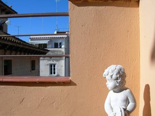 Imagen de los exteriores del Hostal Termes. Foto 10