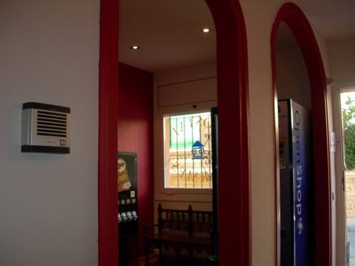 Imagen de los exteriores del Hostal Termes. Foto 11