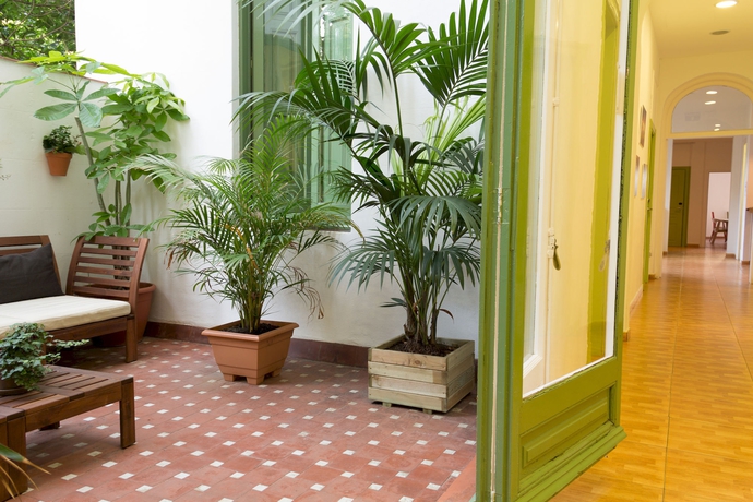 Imagen de los interiores del Hostal The Central House Barcelona Gracia. Foto 13