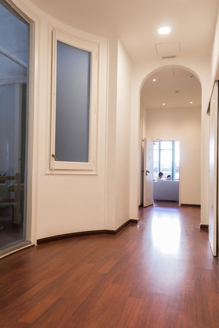 Imagen de los interiores del Hostal The Central House Barcelona Gracia. Foto 16