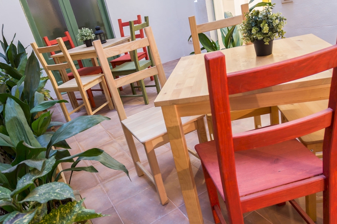 Imagen de los exteriores del Hostal The Central House Barcelona Gracia. Foto 9