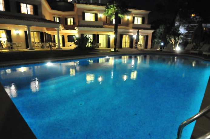 Imagen de la piscina del Hostal The Charm Of Cascais. Foto 12