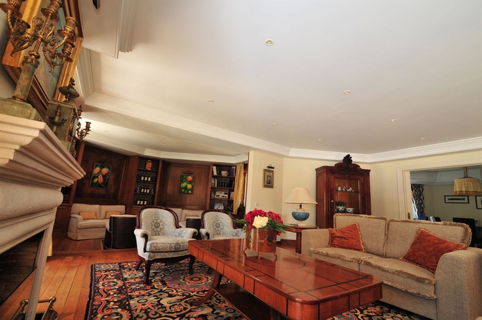 Imagen de los interiores del Hostal The Charm Of Cascais. Foto 10