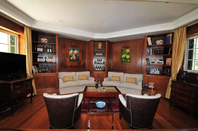 Imagen de los interiores del Hostal The Charm Of Cascais. Foto 11