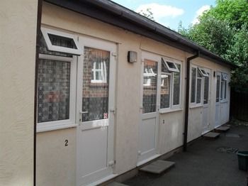 Imagen de los exteriores del Hostal The Compasses. Foto 13