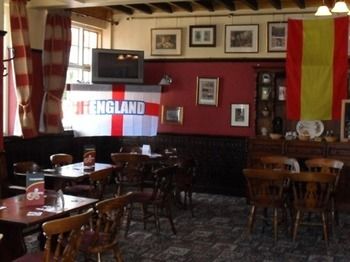Imagen del bar/restaurante del Hostal The Compasses. Foto 3