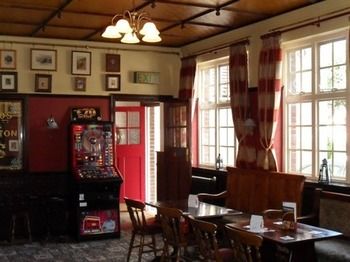 Imagen del bar/restaurante del Hostal The Compasses. Foto 4