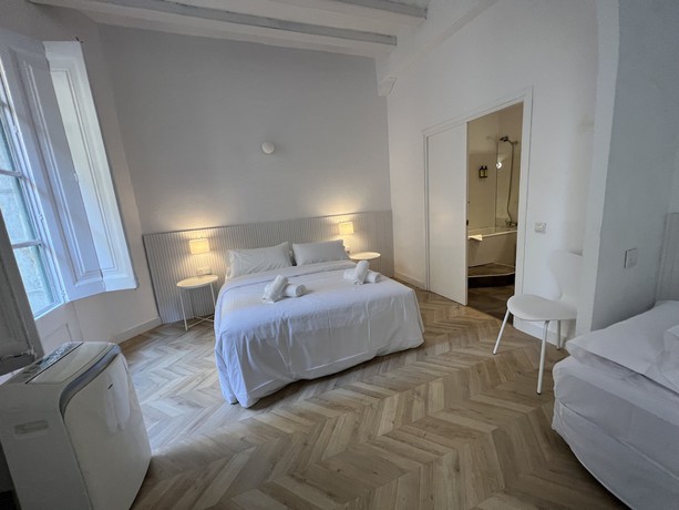 Imagen de la habitación del Hostal The Mo House Gotic. Foto 4