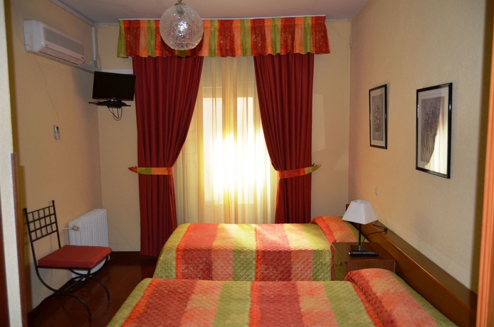 Imagen de la habitación del Hostal Tokio. Foto 2