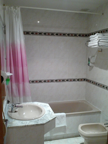 Imagen de la habitación del Hostal Toledo, Toledo. Foto 3