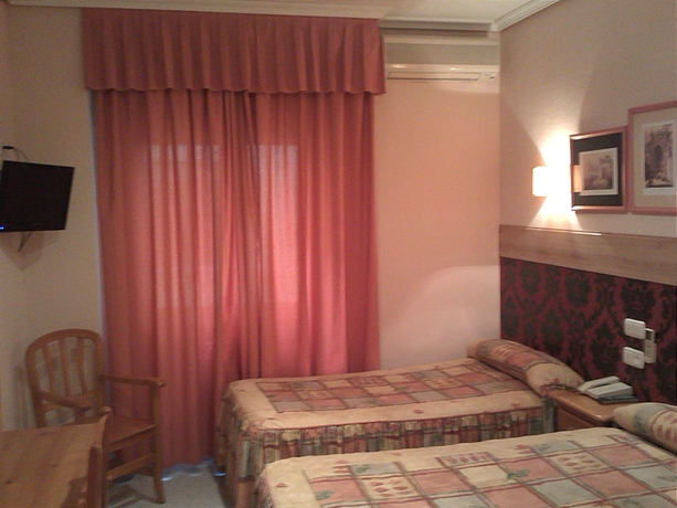 Imagen de la habitación del Hostal Toledo, Toledo. Foto 8