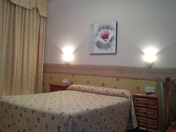 Imagen de la habitación del Hostal Toledo, Toledo. Foto 10