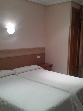 Imagen de la habitación del Hostal Toledo, Toledo. Foto 13