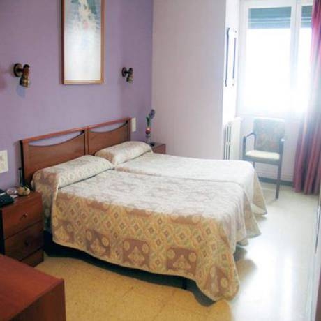 Imagen de la habitación del Hostal Torras. Foto 9